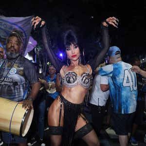 Rainha das Trevas? Não! Rainha do Carnaval!