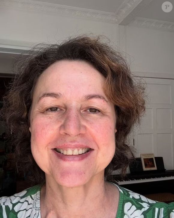 Assim está Kelzy Ecard hoje: com menos 40 kg e prestes a estrear em 'Três Graças', atriz está feliz e em remissão do câncer