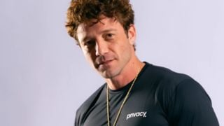 'Quantidade absurda de sangue no meu rosto': longe das novelas há 3 anos e famoso por filmes adultos, ex-galã da Globo sofre acidente inusitado durante relação sexual e fica em desespero