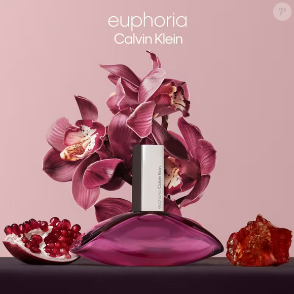 Com romã, nêspera e acordes verdes no topo, Euphoria, de Calvin Klein, ganha corpo com flor de lótus e orquídea negra e termina com âmbar, violeta negra e madeira caoba