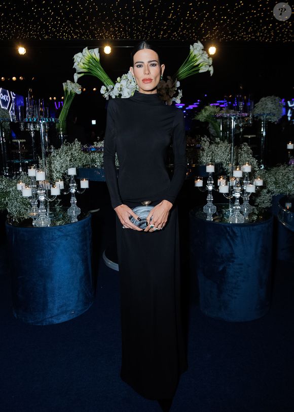 O vestido usado no evento por Anttonia Morais era preto e discreto