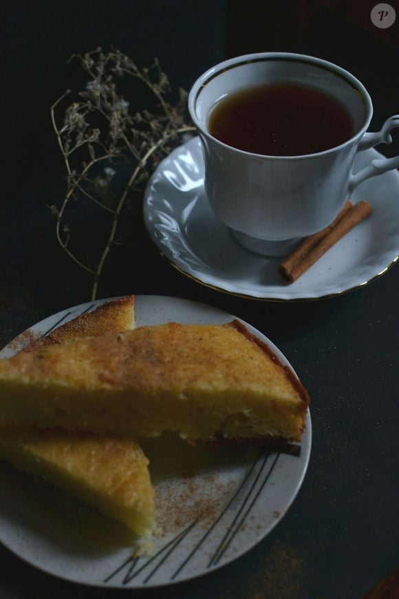 Leonela ensinou a fazer um bolo de mandioca, também chamado de bolo de aipim, delicioso e cremoso
