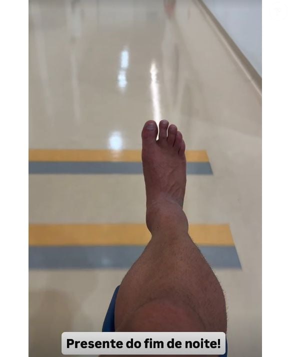 Marido de Simone Mendes, Kaká Diniz foi para o hospital no fim da noite de segunda-feira , 29 de setembro de 2025, e precisou se locomover de cadeira de rodas