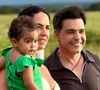 Com 1 ano 4 meses de vida, filha de Zezé Di Camargo e Graciele Lacerda rouba a cena por habilidade inesperada: 'Aprendeu com quem?'