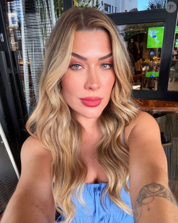 Renata Muller fez uma harmonização facial sutil, mas que valorizou sua aparência e beleza