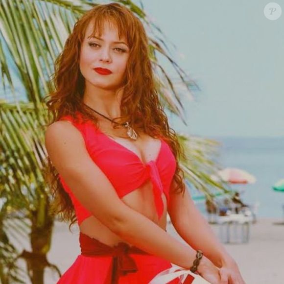 Gaby Spanic esteve com um visual bem diferente em 'A Intrusa', em 2001
