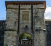 A cidade basca busca preservar muito de sua história, como é o caso do Saint Nikolas Gate, uma passarela que dá acesso a uma das partes do vilarejo e data do século XVI