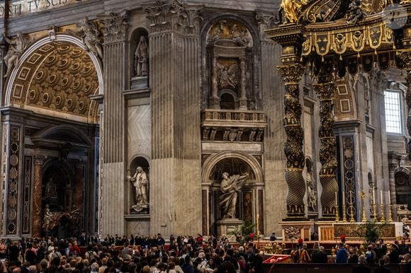 A Basílica de São Pedro vista por dentro: multidão dá seu último adeus ao Papa Francisco
