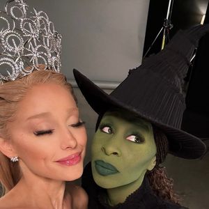 Todas essas teorias chegaram até os ouvidos de Ariana Grande, que explicou que a intimidade exibida nos bastidores e vídeos promocionais do filme tem relação com um “segredo profundo” sobre seu comportamento