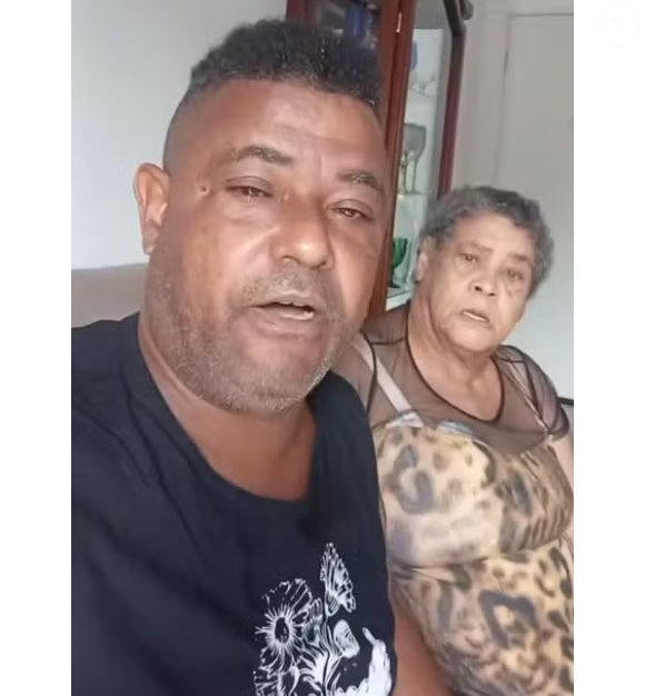 Gilmar, irmão de Sol Vega, e mãe, Dona Maria; senhora apresentou inchaço no corpo, dificuldade para andar e perda de visão em um dos olhos