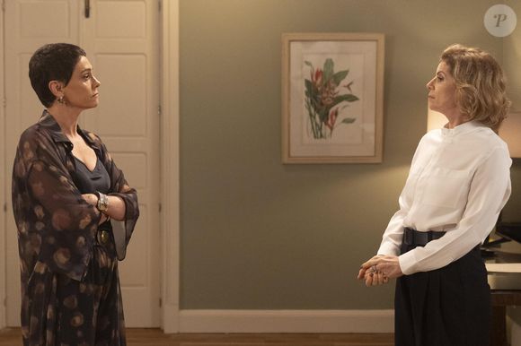 Alvo de chantagem de Odete Roitman (Debora Bloch), Celina (Malu Galli) vende sua parte na empresa para a irmã, no capítulo de 23 de agosto de 2025 da novela 'Vale Tudo'