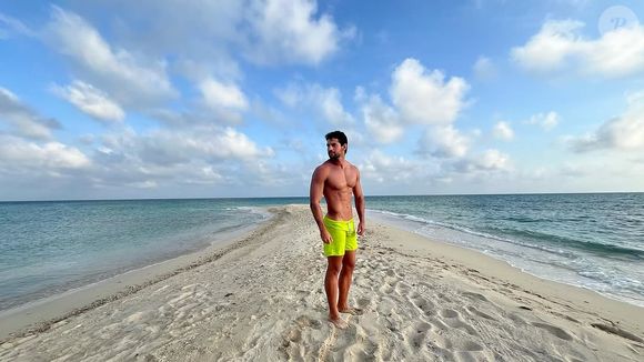 Em fotos nas redes sociais, o corpo definido de Cristian Gamero, especialmente peitoral e abdômen, é um completo fenômeno