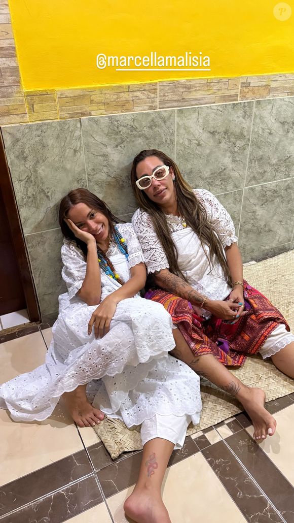 Anitta perde 100 mil seguidores após postar fotos em terreiro de candomblé