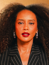 A partir dos 40 anos: como a nova onda do 'skincare capilar' salva o couro cabeludo e devolve a espessura e a vida aos fios; 11 produtos para incluir já no haircare