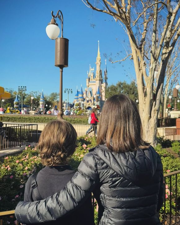 Ex-marido de Sandy revelou que o filho também não tem redes sociais e muito menos seu próprio celular