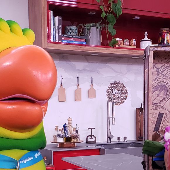 Louro Mané e Ana Maria Braga encontram Jesus Cristo em inteligência artificial da web