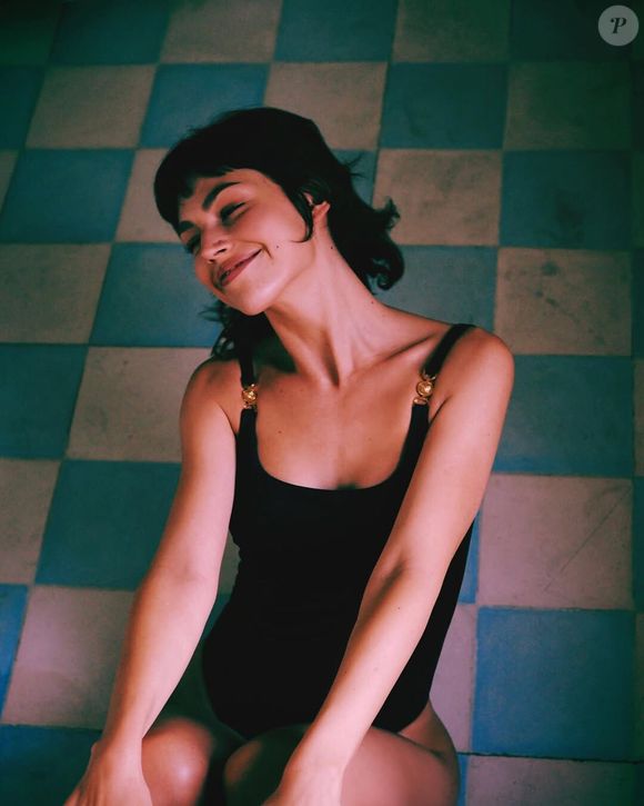 Este corte nasce da combinação do pixie com o mullet, dois estilos que se unem para criar um corte curto com acabamento irregular e muita personalidade.