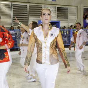 Quem lembra? Paolla Oliveira desfilou pela Grande Rio em 2011, mas não como Rainha de Bateria