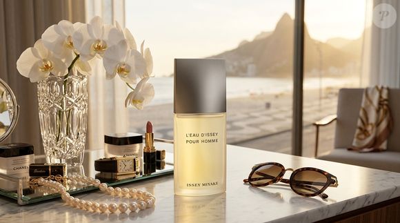 O frasco minimalista de linhas retas e tampa cinza metálica traduz com perfeição a estética sofisticada de Issey Miyake e se tornou um dos designs mais emblemáticos da perfumaria internacional