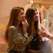 De cropped e calça wide leg, Sofia, filha de Grazi Massafera, elege look comfy para ir às compras com a atriz e rouba a cena com altura aos 14 anos. Fotos!