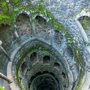 Segundo o portal Notícias ao Minuto, Cristiano Ronaldo e Georgina Rodríguez podem oficializar a união na histórica Quinta da Regaleira, em Sintra, cenário conhecido pela arquitetura centenária e atmosfera misteriosa