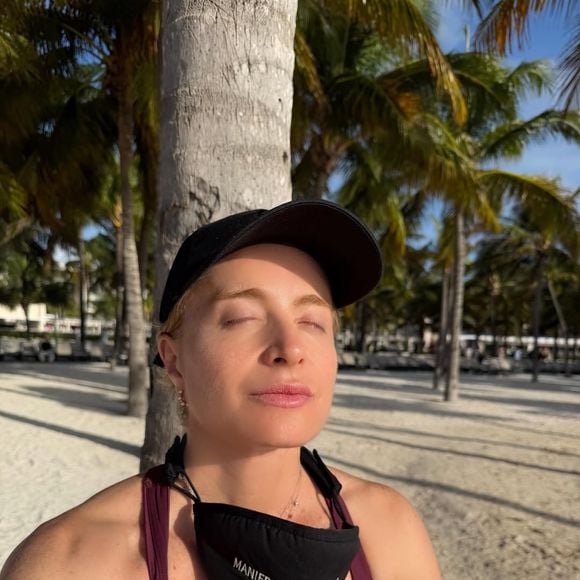 Angélica costuma praticar meditação
