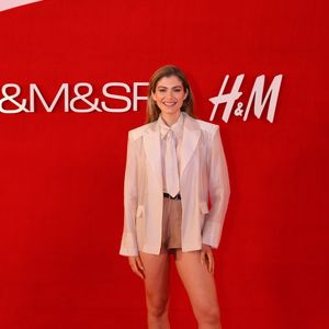 H&M no Brasil: Valentina Sampaio marcou presença na inauguração da marca em São Paulo