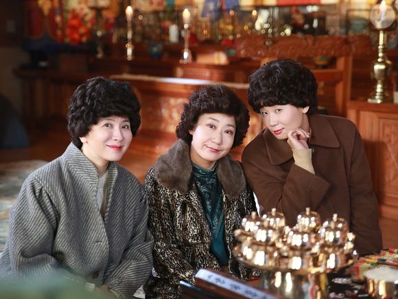 Quem dá um show à parte é o elenco adulto do dorama que mostra a realidade das mulheres coreanas nos anos 80