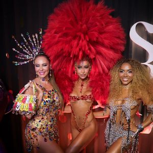 No camarote, Paolla Oliveira posou ao lado de famosas como Sabrina Sato