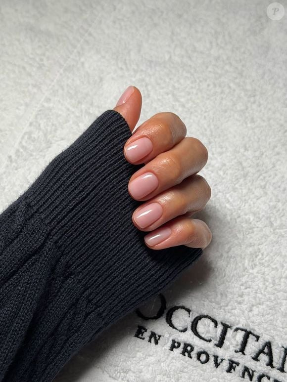 Unhas de sabão, também conhecidas como unhas soap nails, trazem o aspecto de unhas e cutículas mais hidratadas.