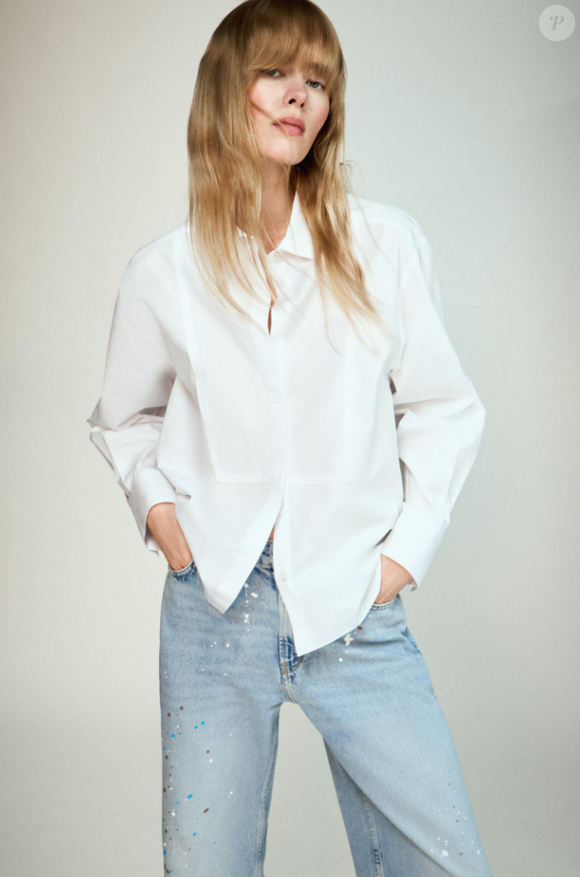 Camisa branca versátil da Zara Brasil por R$ 279,00, é confeccionada 100% em algodão, além de colarinho com abas e mangas amplas.