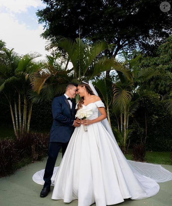 Presente que virou protagonista: o vestido usado por Carina Costa foi um gesto de carinho de Zé Felipe e acabou roubando a cena no casamento