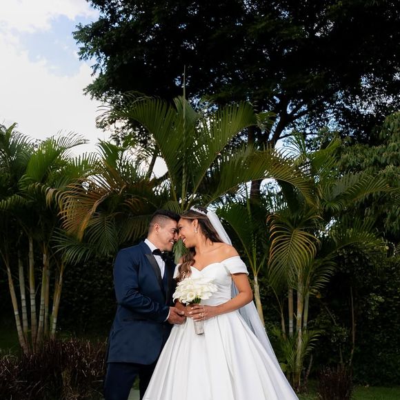 Presente que virou protagonista: o vestido usado por Carina Costa foi um gesto de carinho de Zé Felipe e acabou roubando a cena no casamento