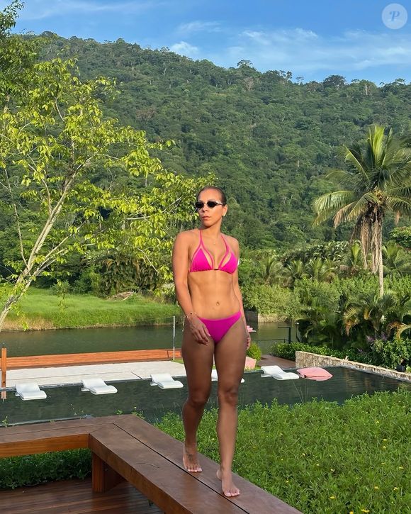 Belle, então, respondeu: "Por favor, produção, quero ver a bonita, maravilhosa, cara de rica, a mais rica do Brasil. Primeiro, troca a foto do perfil que é filtro puro, tá, querida? Esse cabelo todo branco..."