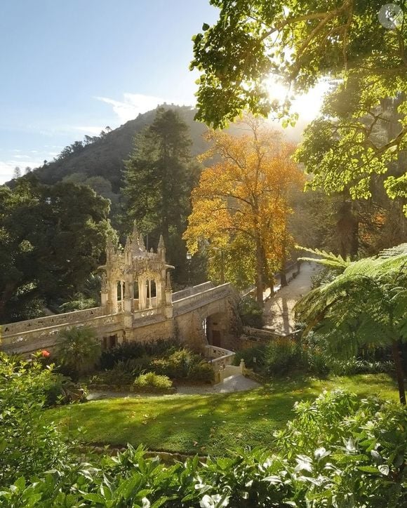 De acordo com o portal Notícias ao Minuto, a Quinta da Regaleira, possível palco do casamento de Cristiano Ronaldo e Georgina Rodríguez, ocupa cerca de 40 mil m² e está entre os monumentos mais visitados de Portugal