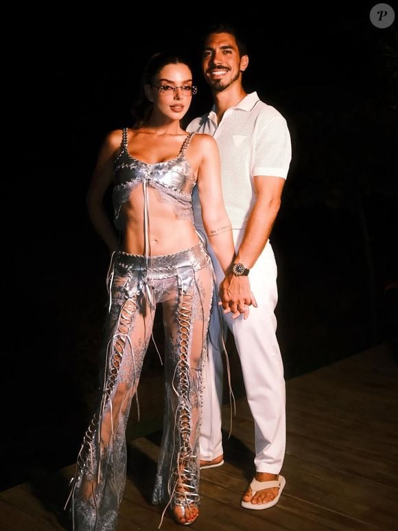 Réveillon 2026: Look metalizado com top e calça foi a aposta da atriz Giovanna Lancellotti, a Kami de 'Dona de Mim'