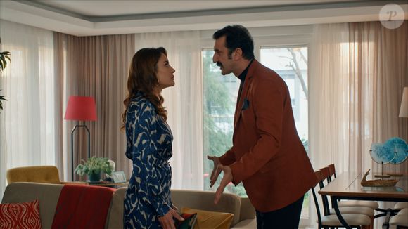 Após humilhar Karsu, Reha é encarado pela amante, Hande, que quer que ele largue a família na novela 'Coração de Mãe', capítulo de segunda-feira 2 de março de 2026