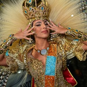 Rayssa Bratillieri foi outra famosa que desfilou como musa da Grande Rio.