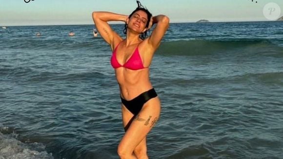 Nas redes sociais, o corpo de Carol Castro em fotos de biquíni são um espetáculo