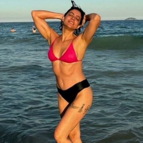 Nas redes sociais, o corpo de Carol Castro em fotos de biquíni são um espetáculo