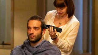 Como Afonso descobre a leucemia em 'Vale Tudo'? Tente não chorar diante de 7 fotos inéditas da Globo sobre o diagnóstico do empresário