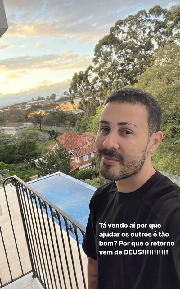Carlinhos Maia em sua mansão ultraluxuosa em Alphaville