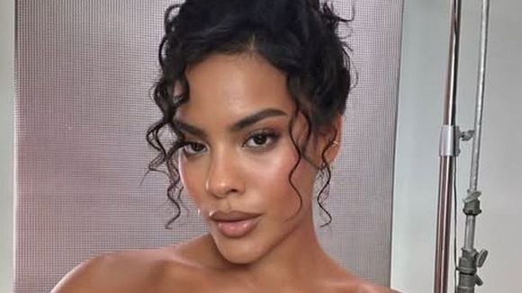 Bella Campos chora e cita 'dias muito difíceis' ao falar sobre críticas e polêmicas nos bastidores da novela 'Vale Tudo': 'Crueldade'