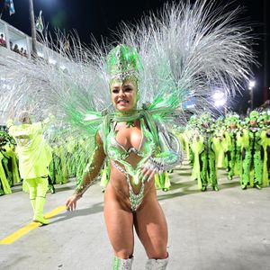 Fabíola de Andrade também aproveitou para dedicar seu desfile ao bicheiro preso