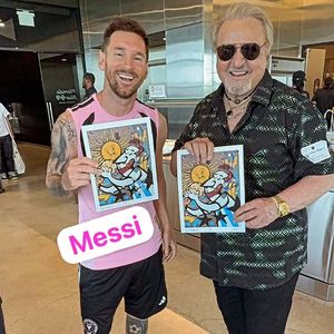 De acordo com o relato do humorista mexicano, Messi recebeu suas palavras de admiração com respeito e carinho, reforçando a emoção do encontro entre os dois ídolos latino-americanos