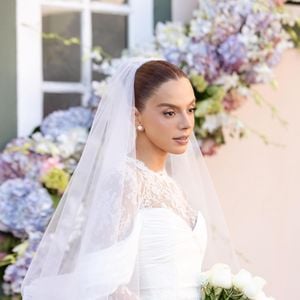 "O vestido de noiva foi o uma escolha muito especial, mas quando vi o croqui, me emocionei", disse Giovanna Lancellotti