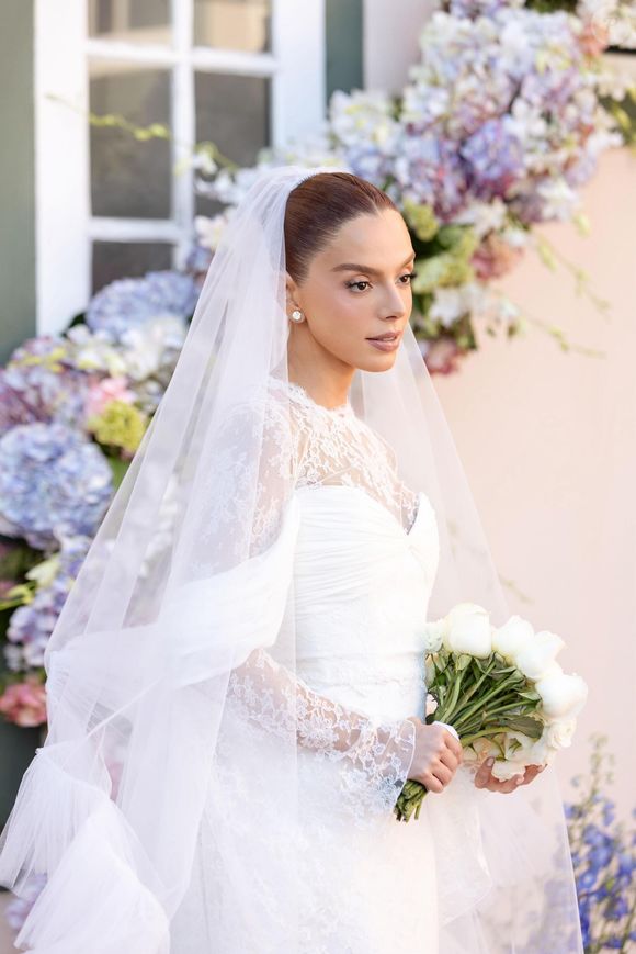 "O vestido de noiva foi o uma escolha muito especial, mas quando vi o croqui, me emocionei", disse Giovanna Lancellotti