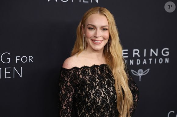 De acordo com o Celebrity Net Worth, fortuna atual de Lindsay Lohan é avaliada em 2 milhões de dólares (aproximadamente 12 milhões de reais na cotação atual)