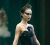 Conhecida por papéis marcantes no cinema, Natalie Portman também dedicou parte de sua influência a causas sociais, incluindo iniciativas voltadas à educação de crianças e meninas