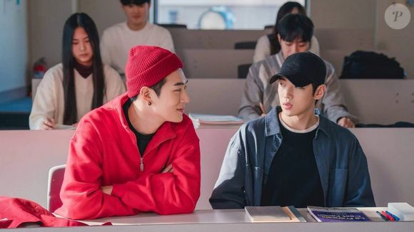 'Erro Semântico': um jovem introspectivo se envolve com um estudante popular após uma confusão